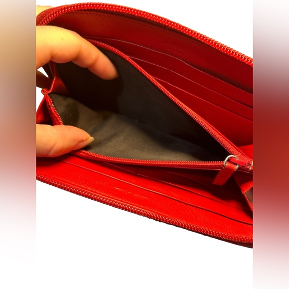 PRADA red saffiano leather trifold wallet - Picture 5 of 15